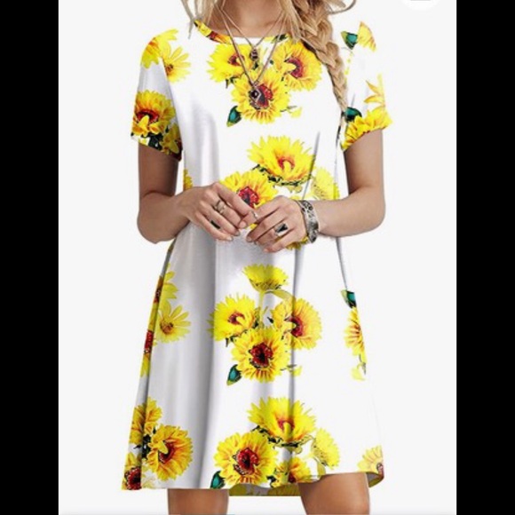 Dresses & Skirts - Women’s summer casual dress with sunflowers 🌻